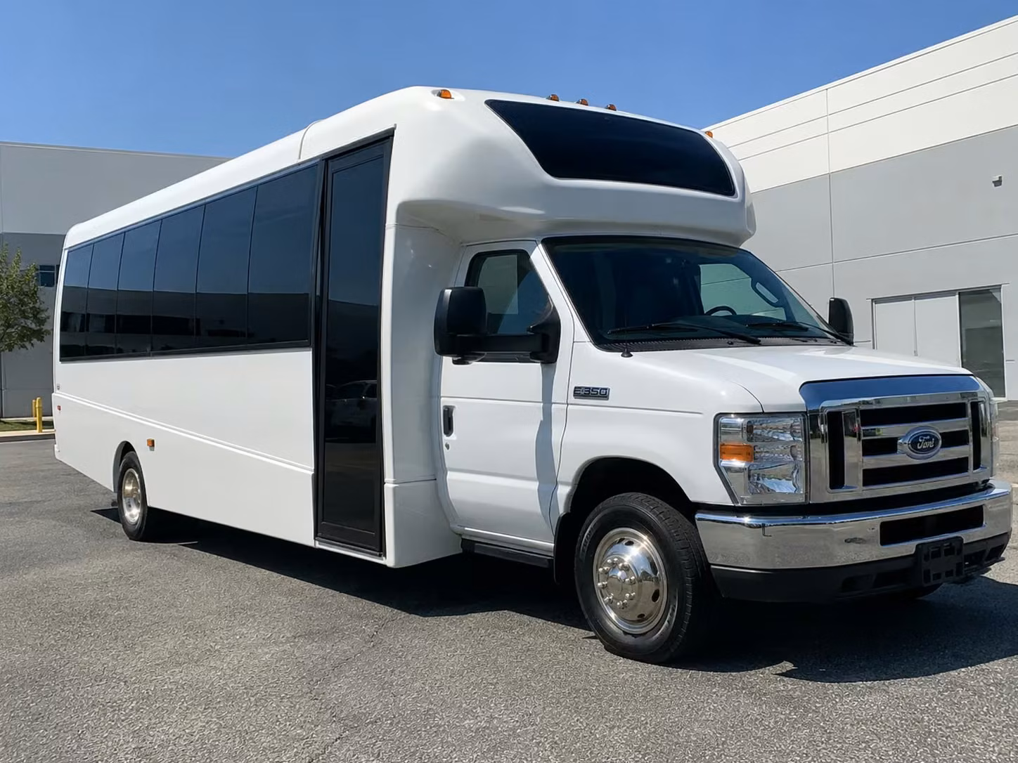 turlock 15 passenger minibus rental