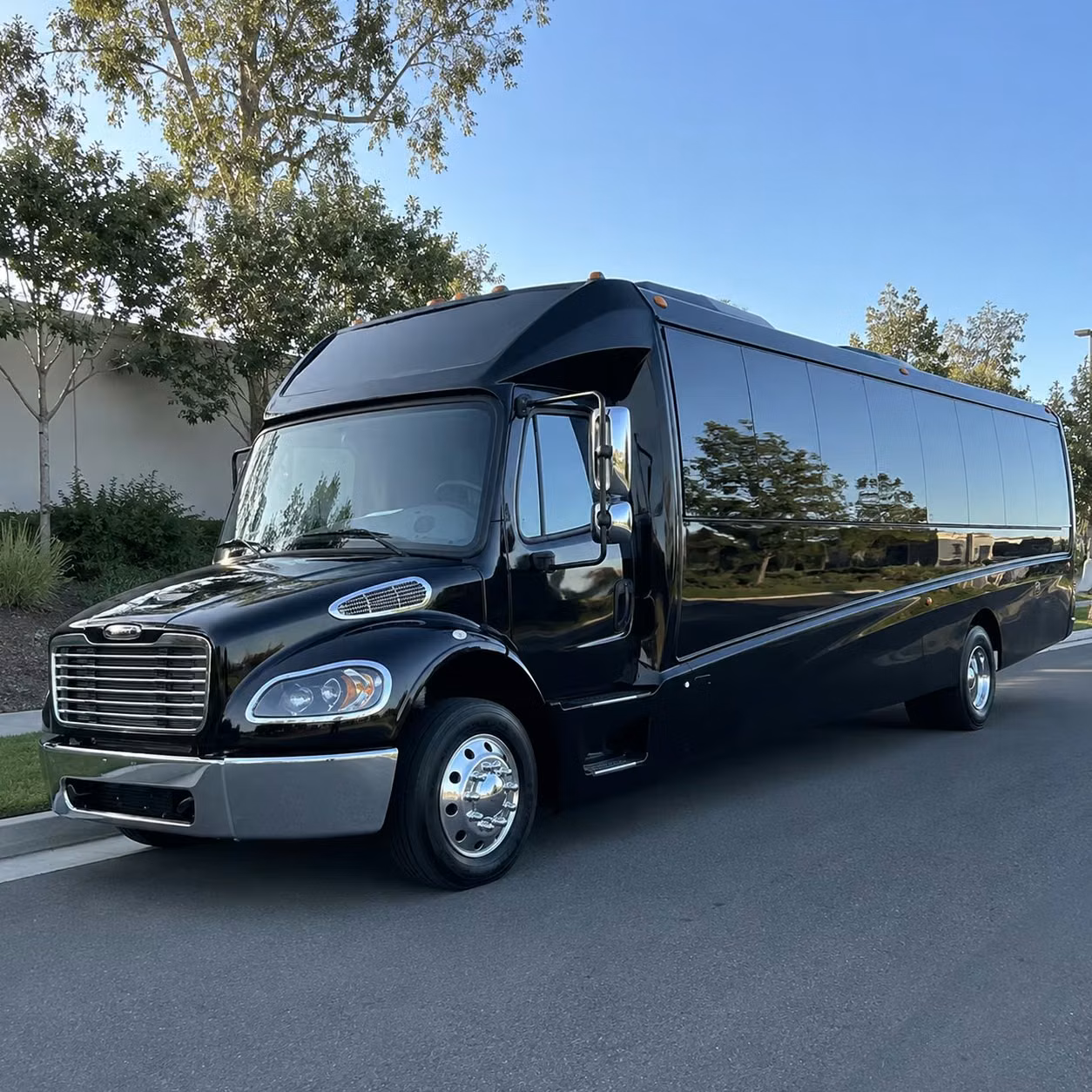 turlock 28 passenger minibus rental